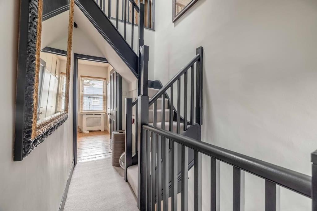 Stylish 2-Bed House With Office And Private Garden Windsor Exterior foto