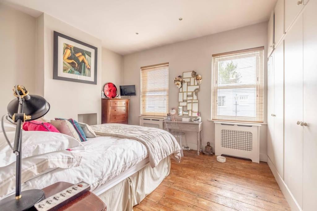Stylish 2-Bed House With Office And Private Garden Windsor Exterior foto