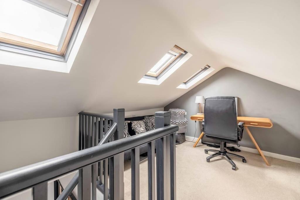 Stylish 2-Bed House With Office And Private Garden Windsor Exterior foto