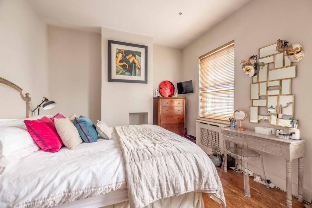 Stylish 2-Bed House With Office And Private Garden Windsor Exterior foto