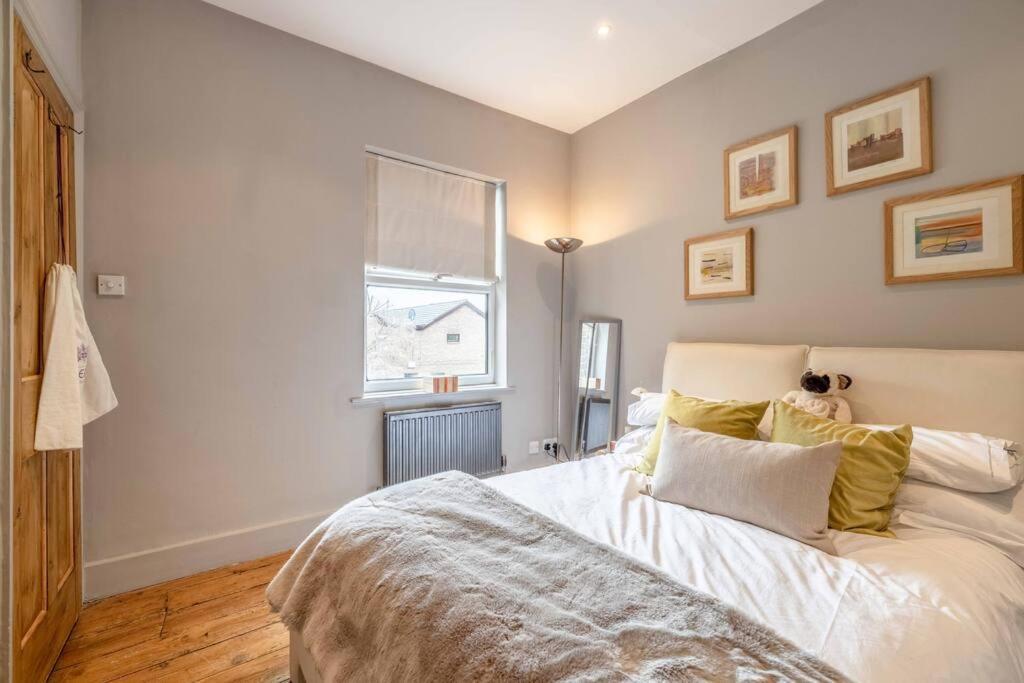 Stylish 2-Bed House With Office And Private Garden Windsor Exterior foto